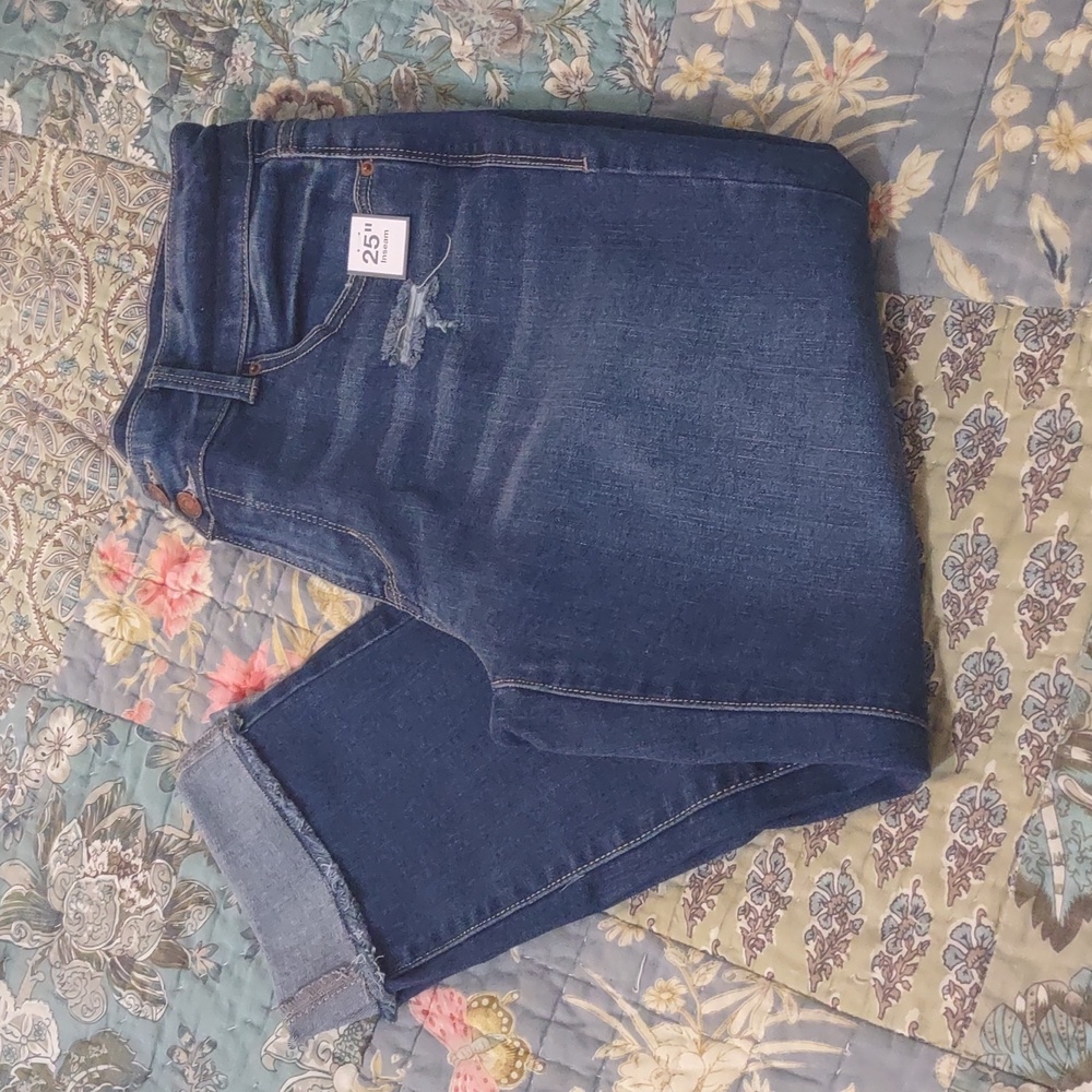 Time And Tru Mid Rise Crop Jeans Size 12 Distressed